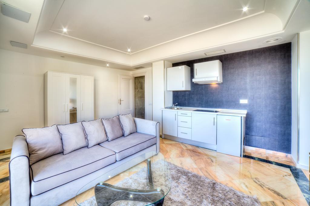 Banus Beach Aparthotel