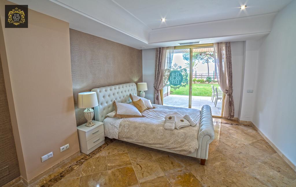 Banus Beach Apartahotel 4*
