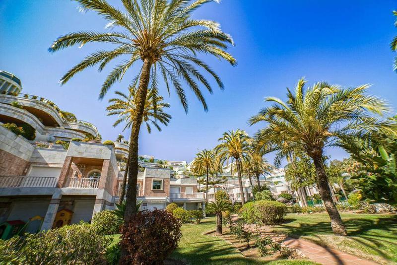 Apartahotel Banus Beach 4*
